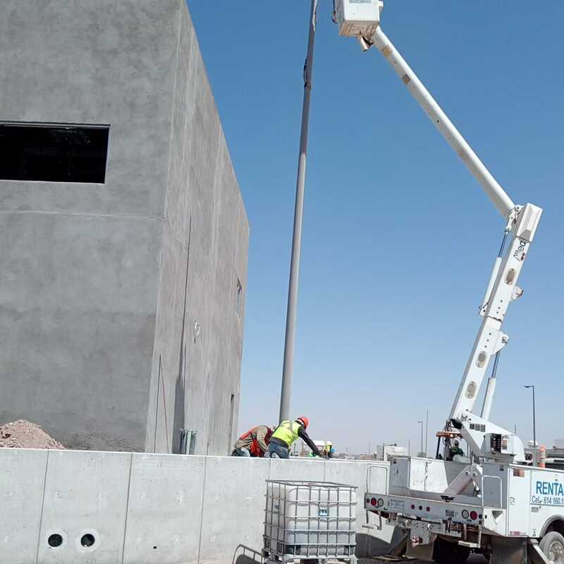 Instalación Alumbrado. Grupo MERZA, Chihuahua.